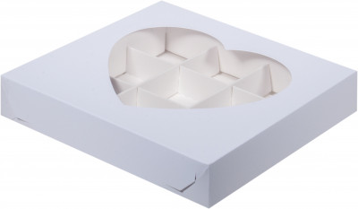 Коробка для конфет 155*155*30мм с окном сердце (белая) 9 ячеек 050001